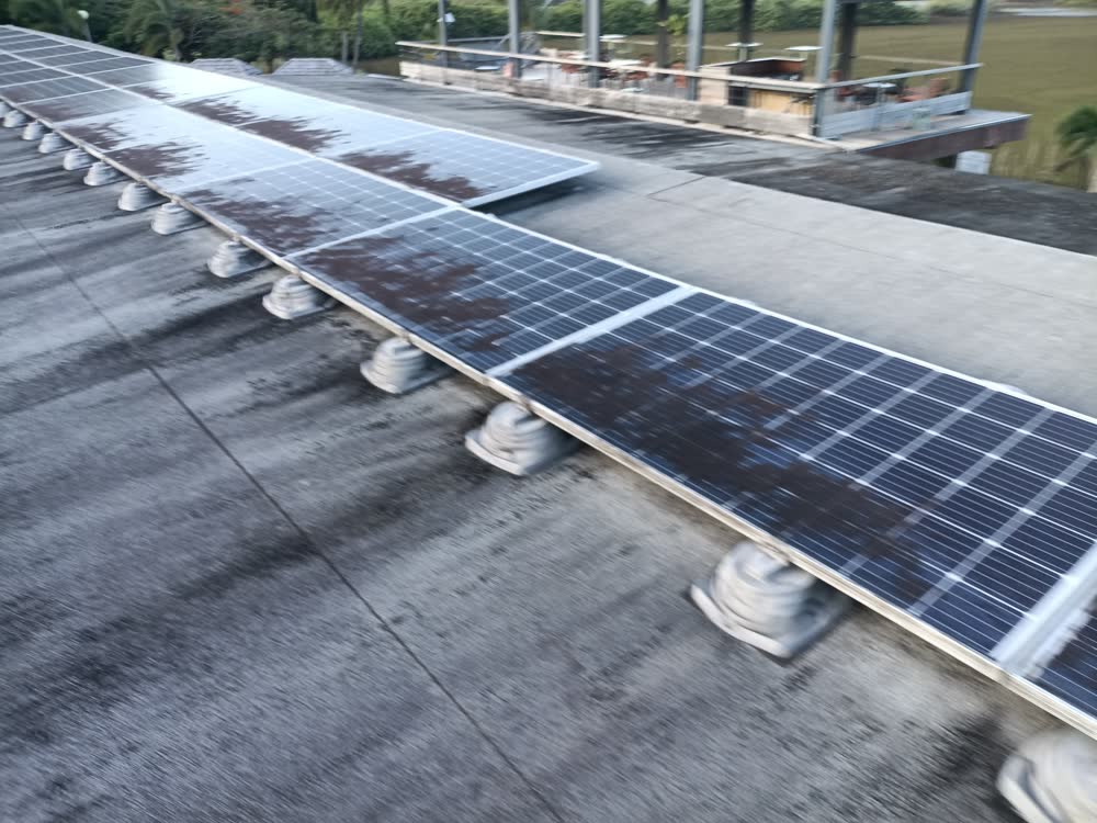 Panneaux solaires avant